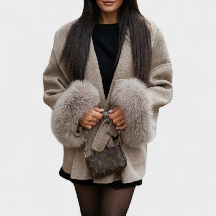 Dagmar™ | Elegantni kaput s eko krznom